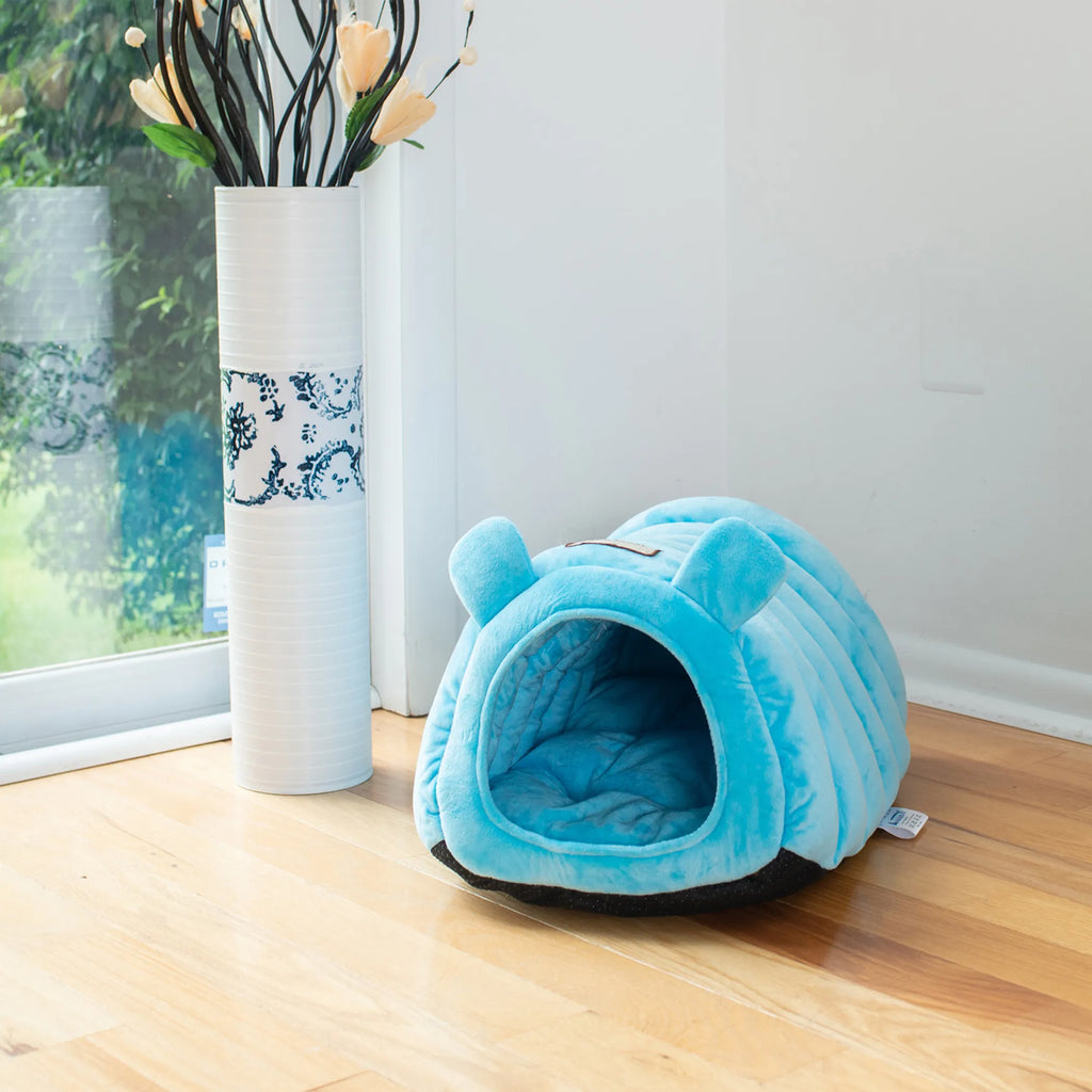 ARMARKAT EARED BED