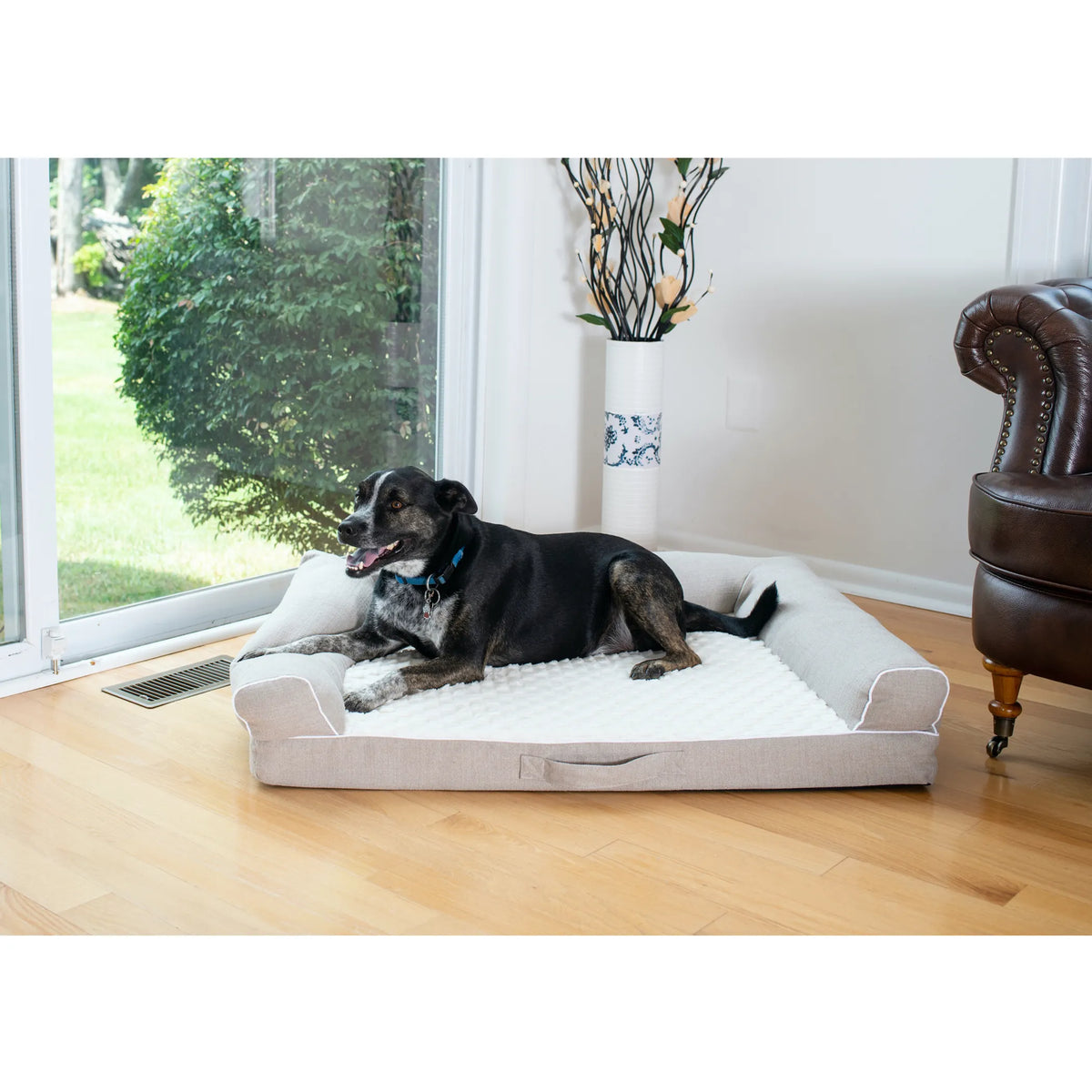 ARMARKAT MEDIUM BOLSTERED MEMORY FOAM BED