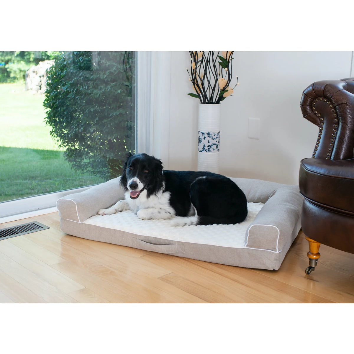 ARMARKAT MEDIUM BOLSTERED MEMORY FOAM BED