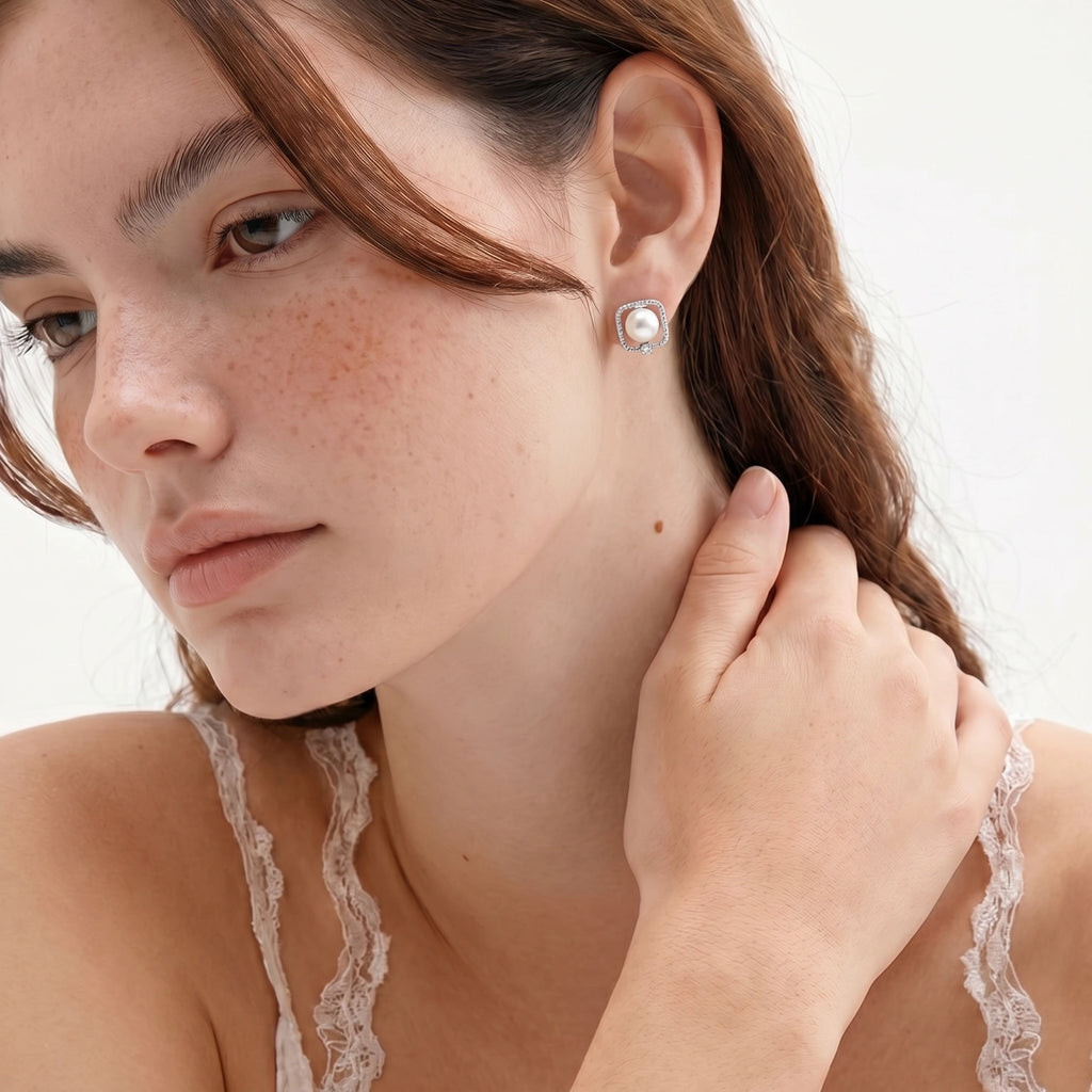 PEARL HALO STUDS | AMIRA