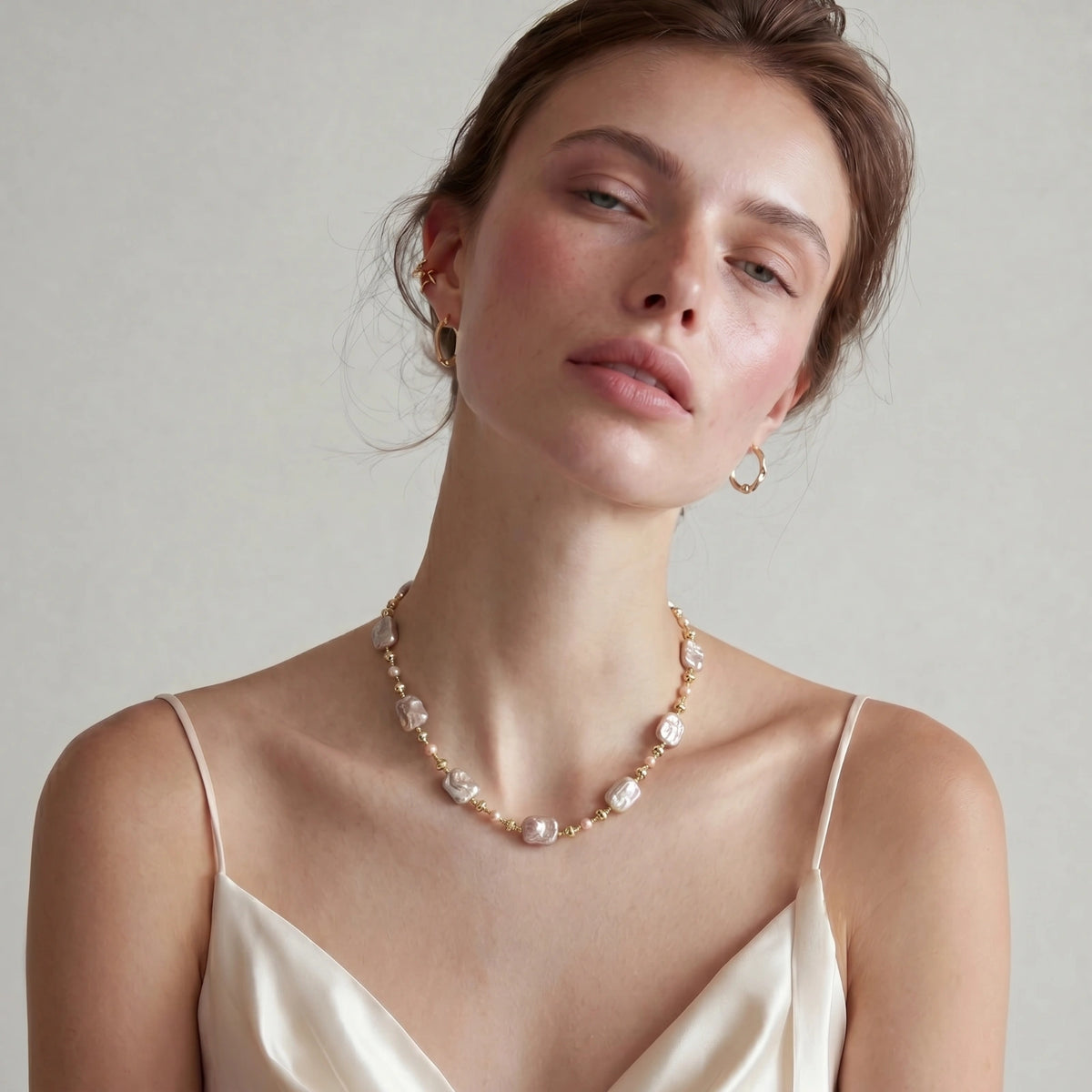 IRIDESCENT PEARL CHAIN | AMIRA