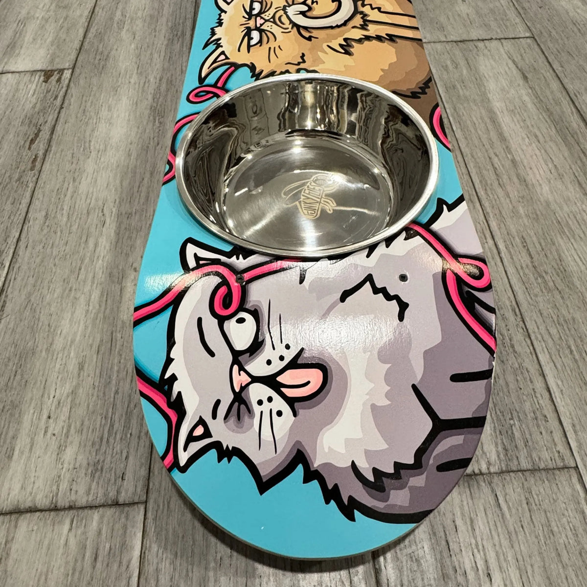 CATS WITH ATTITUDE ELEVATED CAT FEEDER WITH BOWLS
