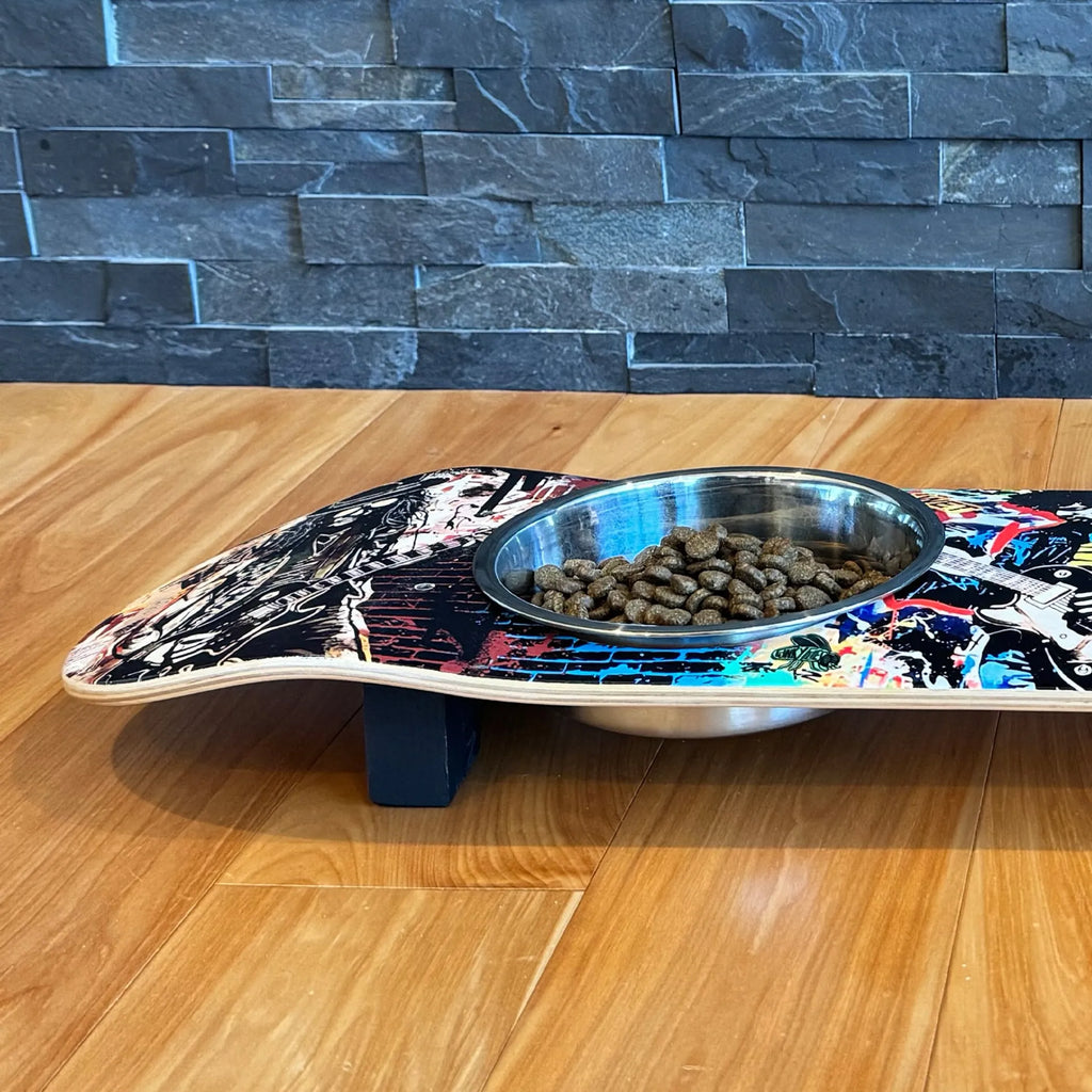 ROCK LEGENDS ELEVATED SKATEBOARD CAT FEEDER WITH BOWLS